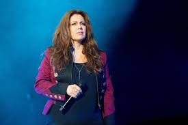 C'est tout le temps tout et son contraire. Decouvrez L Homme Qui Partage La Vie De La Chanteuse Eric Dupond Moretti