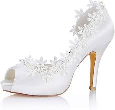 Raso stiletto tacco punta chiusa piattaforma avorio scarpe da sposa con buckle. Pin Su Wedding Inspirations