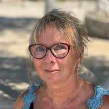 Potato and spinach tofu quiche by veggie nerd You need to try this 😋.  Serves 4 (or one with lunches sorted for the rest of the week!) Boil 4  diced potatoes in