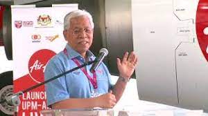 Dato' seri haji idris bin jusoh (born 15 november 1955) is a malaysian politician and the current minister of higher education. Yb Dato Seri Idris Jusoh Minister Of Higher Education The Launching Of Upm Airasia Livery Youtube