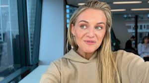 Kelsea Ballerini added a new photo.