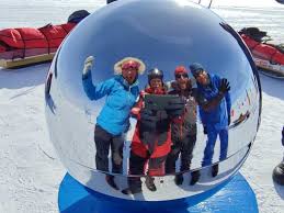 Extreme athlete gábor rakonczay reached the south pole yesterday, making him the first rakonczay is no stranger to extreme adventures; Rakonczay Gabor Brutal Elmeny Fantasztikus Helyszin