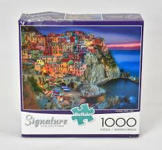 The pieces are made from acrylic and although they look like standard jigsaw pieces this is not a traditional jigsaw puzzle. Nobil Comoditate Simfonie Puzzle Pollock Pret Justan Net