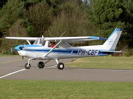 This cessna 152 flight demonstrates some of what i have to do to be a safe pilot when i rent a 152 from my local flight school. Category Cessna 152 Wikimedia Commons