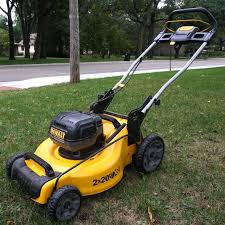 With 5 adjustable height settings and twin bearings on each wheel, the dcmw564 mower. Review Dewalt Cordless Mower 2x20v