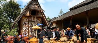 Jelaskan keragaman mata pencagarian yang di sebabkan dengan kondisi alam pada masyarakat pantai dan pegunungan.! Sejarah Suku Baduy Asal Usul Agama Kesenian Dan Adat Istiadat
