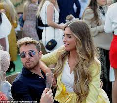 13.10.2019 · does sam thompson have a secret girlfriend? Sam Thompson Blasted By Livid Club Promoter After Mic Star Cancels Appearance Daily Mail Online