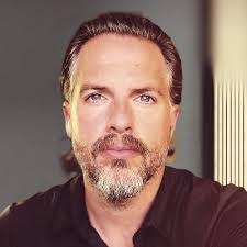 Shelley Roach's Instagram, Twitter & Facebook