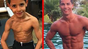 Spötter sagen, dass das eigentliche highlight des filmes ronaldos sohn ist. Cristiano Ronaldo S Sohn Hat Sixpack Mit 7 Jahren Youtube