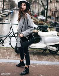 Jeans will be perfect for any occasions, so you can boldly pair jeans with chelsea boots and add a turtleneck or simple sweater to them, a tweed or navy blue wool jacket or coat over it and a clutch or tote. Chelsea Boot Style Guide For Women