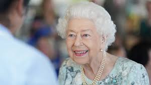 En imágenes: así lucía la Reina Isabel II cuando era joven y asumió su  mandato