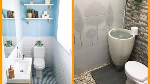 Kamar mandi minimalis dengan desain monokrom yang elegan. 11 Inspirasi Kamar Mandi Ukuran 2x1 Meski Kecil Tapi Tetap Nyaman Dan Fungsional