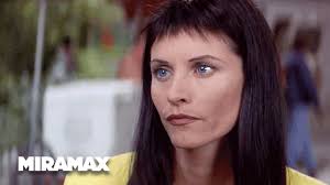 Courteney cox cut her fringe in tribute to her scream character gale weathers, and won halloween. Scream S Courteney Cox Won Halloween By Making Fun Of Her Awful Scream 3 Bangs Cinemablend