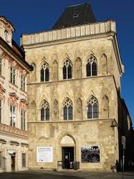 Der zentrale marktplatz prags ist der so genannte altstädter ring. Galerie Der Hauptstadt Prag Haus Zur Steinernen Glocke Dum U Kamenneho Zvonu Prague Eu