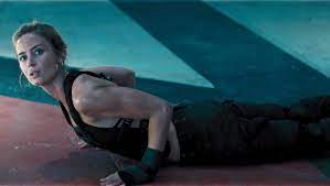 Doug liman directed the film based on a screenplay adapted from the 2004 japanese light novel all you need is kill by hiroshi sakurazaka.the film takes place in a future where most of europe is invaded by. Sneak Peek Edge Of Tomorrow Suits Cruise And Blunt