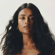 📸 Simone Ashley via Instagram Stories.