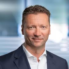 Introducing Ivan Moser from SPS Switzerland: a manager who not only adapts  to new challenges but excels in them.