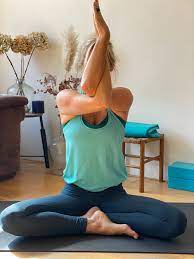 As you exhale, release the weight of your head backwards. Interactive Live Online 50h Yin Yoga Ttc Via Zoom Jane Bakx Yoga