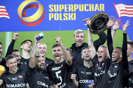 O superpuchar polski zagrają legia i cracovia. Superpuchar Polski Cracovia Z Trofeum Po Bezbarwnym Meczu Radiomaryja Pl