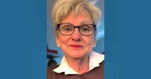 Sandra Kearns's Instagram, Twitter & Facebook