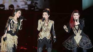 the 2014 taipei new year s eve gala was held at the city hall square in taipei taiwan december 31 2013 with a number of local stars in attendance selina je