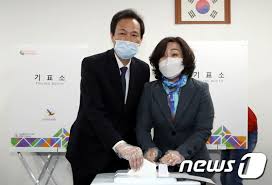 우상호 사과에도 카투사 예비역들 분통…진정성 없다. ìš°ìƒí˜¸ í›„ë³´ ì•„ë‚´ì™€ í•¨ê»˜ ì‚¬ì „íˆ¬í'œ
