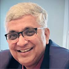 It is with profound sadness that Psoriasis Canada shares the news of the  passing of Dr. Wayne Gulliver. Dr. Gulliver was a true pioneer in  dermatology — a compassionate physician, a tireless