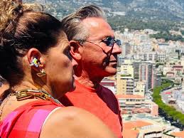 Desde chiquito, el desarraigo viajaba conmigo de la mano… si sabré yo de  desarraigos. Tanto, que yo mismo soy culpable sin quererlo jamás, de haber  criado a mis hijos lejos de sus