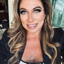 Julie Boren's Instagram, Twitter & Facebook