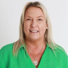 Jayne Singer's Instagram, Twitter & Facebook