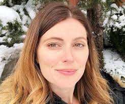 It does seem utterly ridiculous that diora hasn't even been able to get a steady gig on some third rate cable show. Diora Baird Bio Facts Family Life Of Actress