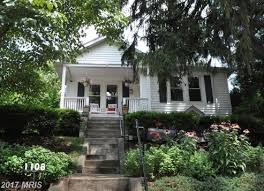 Baltimore Fishbowl Hot House Idlewylde Bungalow Offers Holy Grail For Young Buyers Hot House Bungalow House Columns