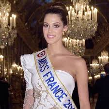 Mais au fait, quelles différences entre le concours miss univers a été créé par les américains (plus spécifiquement par la compagnie californienne de vêtements pacific mills) un. Miss Univers 2019 Pourquoi Maeva Coucke Se Presente T Elle Une Seconde Fois A Un Concours De Beaute International Femme Actuelle Le Mag