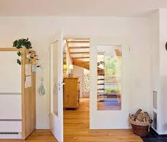 ابواب خشب داخلية مع زجاج للغرف جذابة ديكورموز