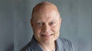 Eileen Roper's Instagram, Twitter & Facebook