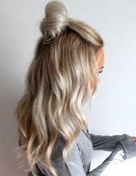 Our model wears loose waves in her medium length blonde locks to give this casual hairstyle bounce and movement. Light Blonde Hair Medium Hairstyle With A Topknot Hair Styles Long Hair Styles Wig Hairstyles