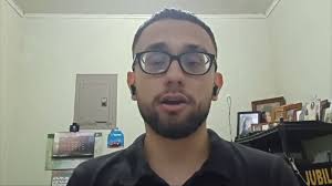 En este video está el periodista, en este caso Alessandro Solís, y del otro  lado, el Presidente de la República, quien ante las consultas del  periodista...