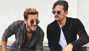 En este álbum, los hermanos venezolanos le dan a la música urbana un cambio de imagen con fuertes mau y ricky lanzan su nueva canción, me enamora, en medio de cuarentena por el coronavirus. Mau Y Ricky Seran Papas En Solo Una Semana Que Pasa Salta