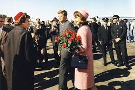 Kennedys Arrival In Dallas November 22 1963 Jacqueline Kennedy Onassis Jackie Kennedy Jackeline Kennedy