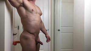 Bodybuilder Nude: muscle stud fucks himself on… ThisVid.com