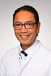 Tong Trinh's Instagram, Twitter & Facebook