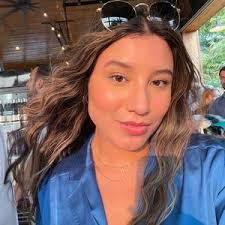 Arlene Morales's Instagram, Twitter & Facebook