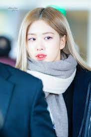 pin by 𝖙𝖍𝖊𝖍𝖔𝖕𝖊𝖑𝖊𝖘 on blackpink rose blackpink rose black pink rose at airport