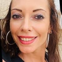 Laura Chatelain's Instagram, Twitter & Facebook