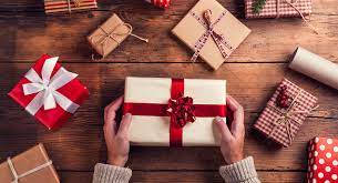 Pour faire plaisir à une maman, rien de tel que de la surprendre avec une idée de cadeau qu'elle n'attendait pas. 20 Idees Cadeaux Pour Les Amoureux De Culture Utiles Et Sympas