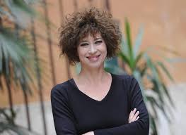 Su questo paradosso veronica pivetti ha costruito una carriera, e questo libro. Veronica Pivetti Vita Privata Chi E Marito Figli Instagram E Curiosita Sull Attrice
