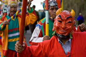 Inti raymi (en español fiesta del sol), es una ceremonia andina celebrada en honor de inti (el dios sol), que se realiza cada solsticio de invierno (21 de junio, en el hemisferio sur). Inti Raymi In Sacsayhuaman Peru