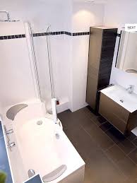 Duschen Und Baden In Einem Im Kleinen Badezimmer Mit Der Twinline 1 Duschbadewanne Ausgefuhrt Von Der Fa Br Kleine Badezimmer Bad Einrichten Duschbadewanne