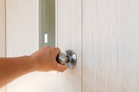 Lock and unlock the deadbolt a few times to see if it's back to working properly . Premium Photo The Hand Of People Open The Door To Inside Outside Door Open Putting Into Front Door