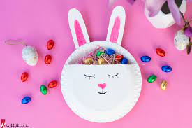 Draw a light line across the plate to divide off the upper third. Tinker Easter Nest Kribbelbunt